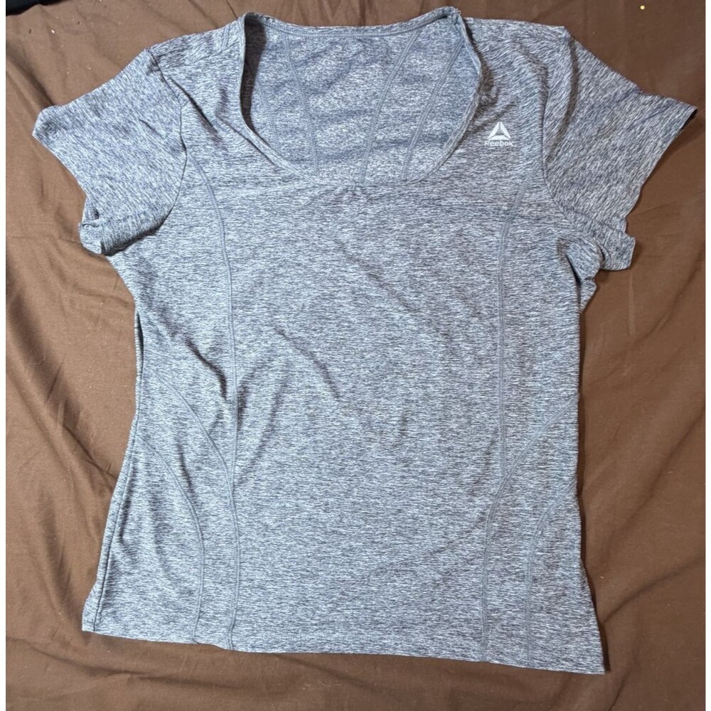 Reebok Women's T-Shirt Size Medium M Logo Short Sleeve Casual Activewear